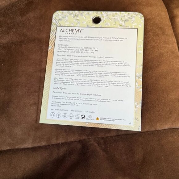 Alchemy Living Cuticle Oil & Clipper Set - Picture 3 of 4